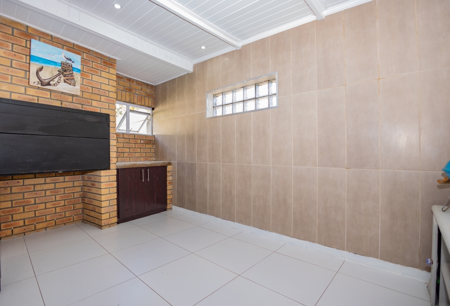 3 Bedroom Property for Sale in Plattekloof Glen Western Cape